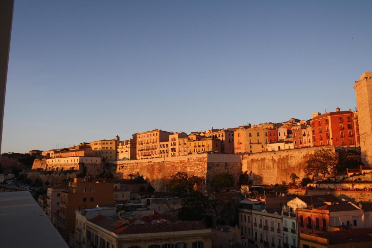 Vista Suites - Piazza Yenne Cagliari Buitenkant foto