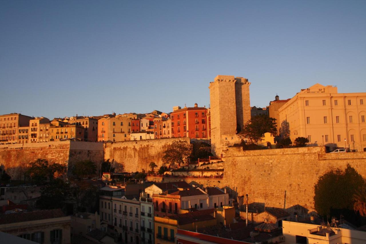 Vista Suites - Piazza Yenne Cagliari Buitenkant foto